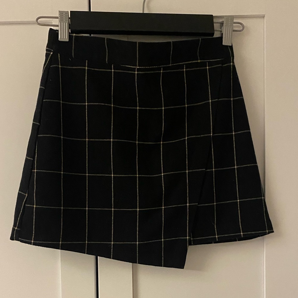 Forever 21 Women’s Black & Gold Plaid Mini Skirt Gold Plaid Size Small